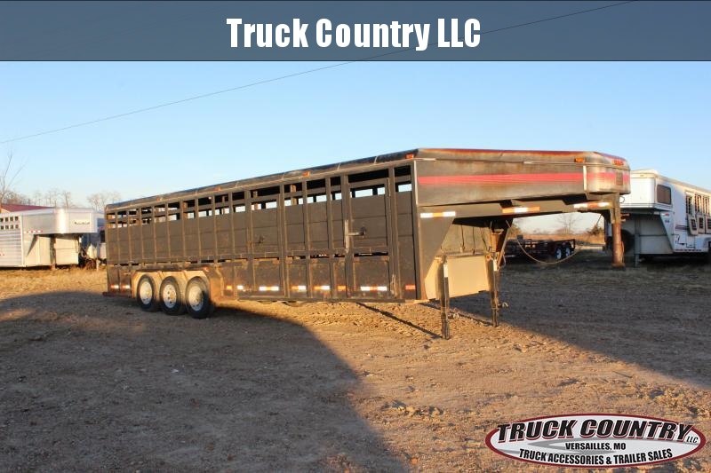 2004 S & S Dura-Line 6.8x28 gooseneck Livestock Trailer 2004 S & S Dura-Line 6.8x28 gooseneck Livestock Trailer