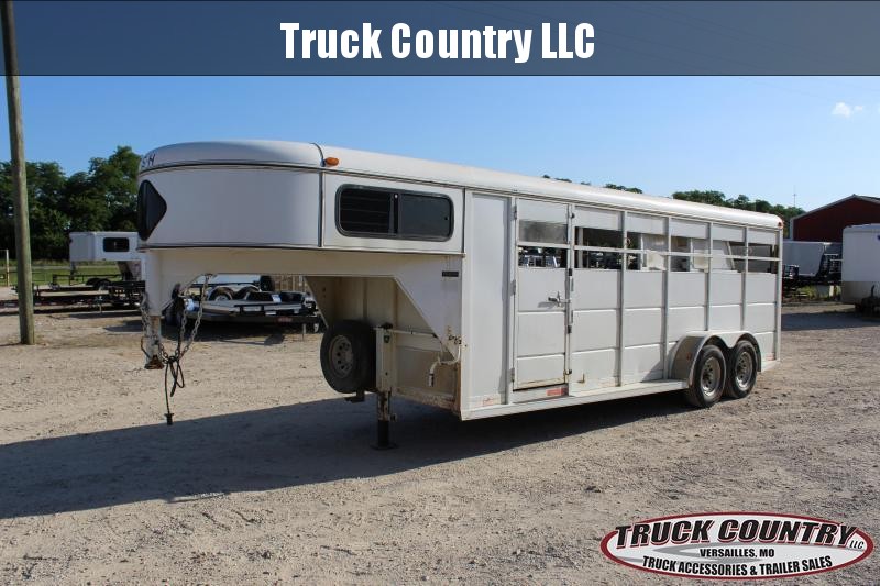 2001 S&H Trailers 20' gooseneck 4-horse slant Horse Trailer 2001 S&H Trailers 20' gooseneck 4-horse slant Horse Trailer