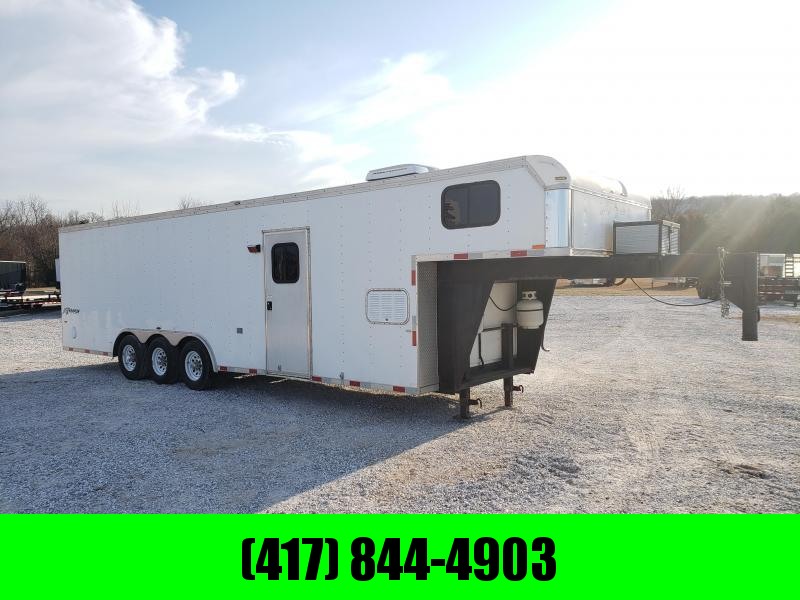 2004 Homesteader Champion w/ Living Quarters (PERFECT HUNTING RIG) 2004 Homesteader Champion w/ Living Quarters (PERFECT HUNTING RIG)