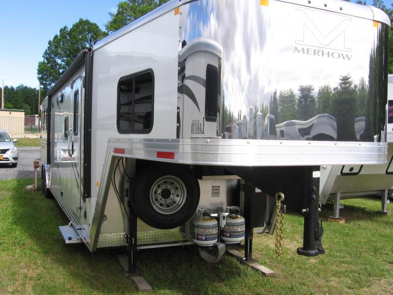 2020 Merhow Trailers 8316 RWS-A Horse Trailer 2020 Merhow Trailers 8316 RWS-A Horse Trailer