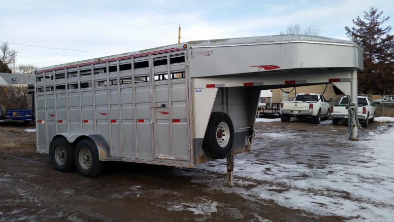 2003 Titan Trailers 16' GN STOCK Livestock Trailer 2003 Titan Trailers 16' GN STOCK Livestock Trailer