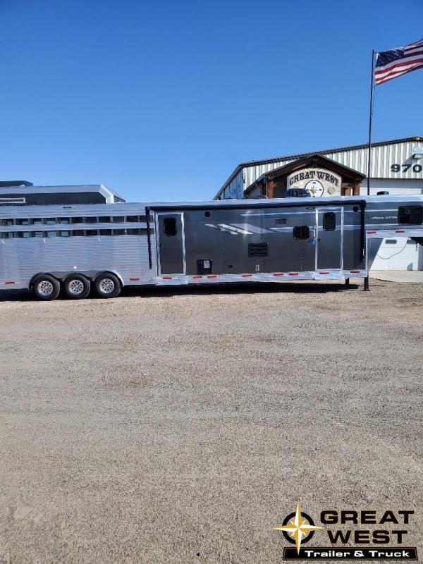 2020 SMC Horse Trailers SL81613SSRT Livestock Trailer 2020 SMC Horse Trailers SL81613SSRT Livestock Trailer