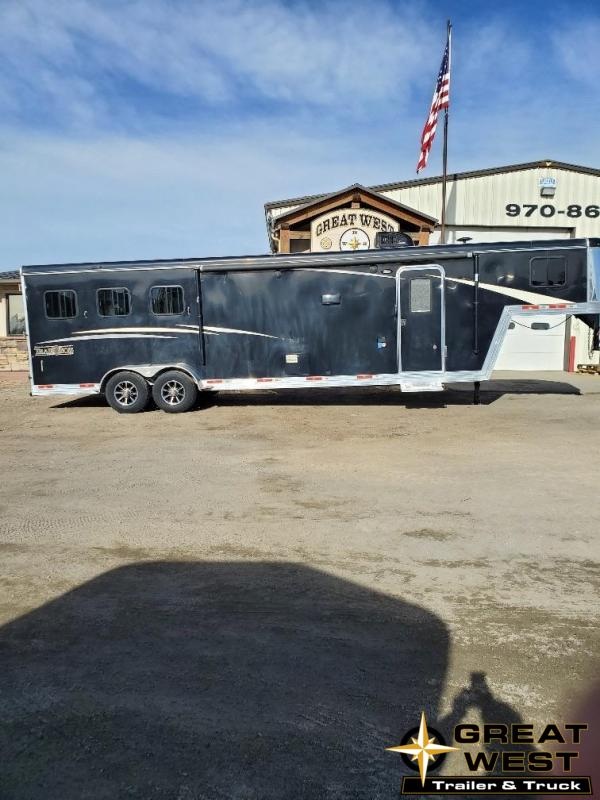 2018 Bison Trailers 11ft Short Wall Slide out 3 Horse Trailer 2018 Bison Trailers 11ft Short Wall Slide out 3 Horse Trailer
