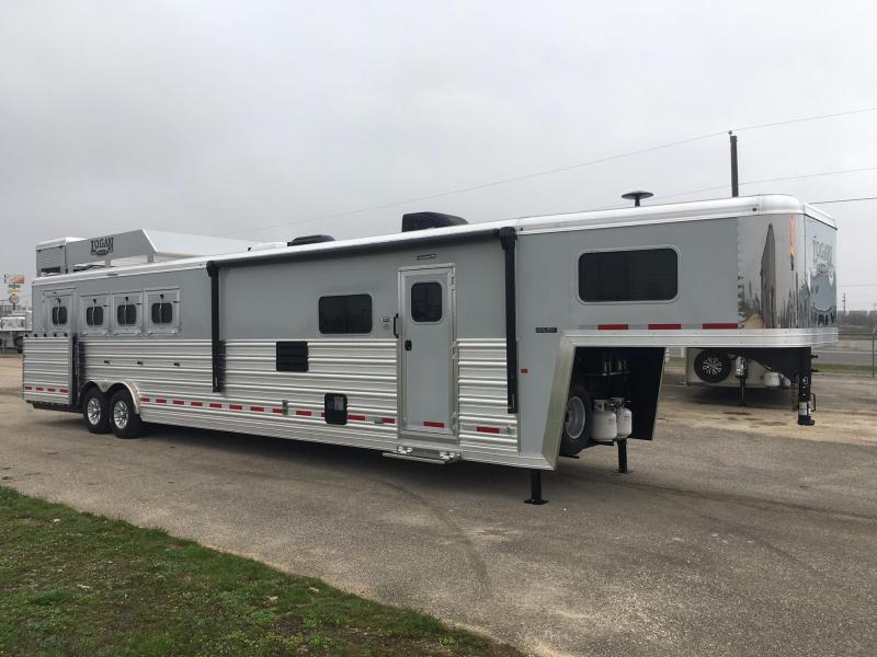 2020 Logan Coach 4 Horse Side Load 14.6 ft Short Wall with Slide Horse Trailer 2020 Logan Coach 4 Horse Side Load 14.6 ft Short Wall with Slide Horse Trailer