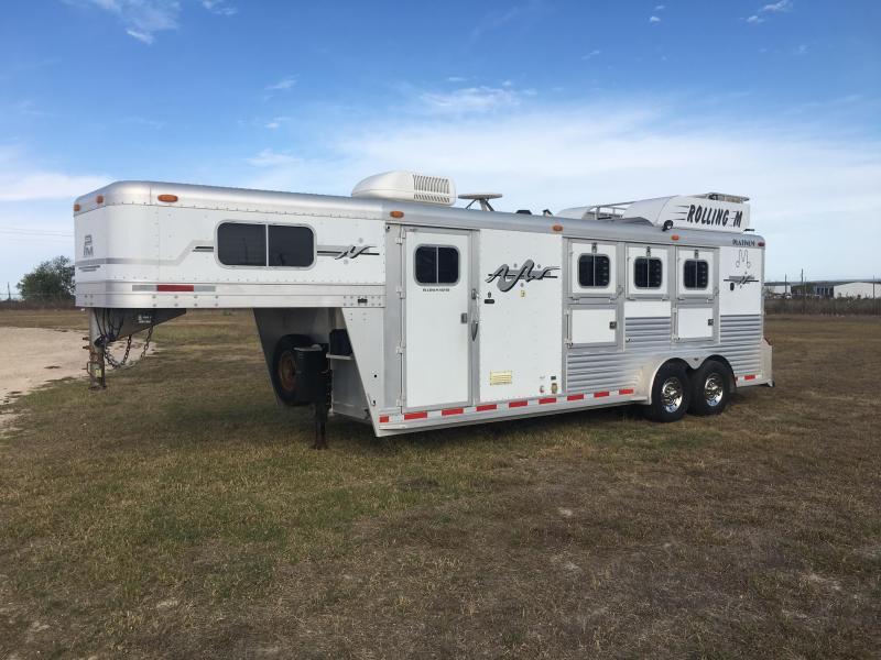 2004 Platinum Coach 3 Horse with a 8 ft Short Wall Horse Trailer 2004 Platinum Coach 3 Horse with a 8 ft Short Wall Horse Trailer