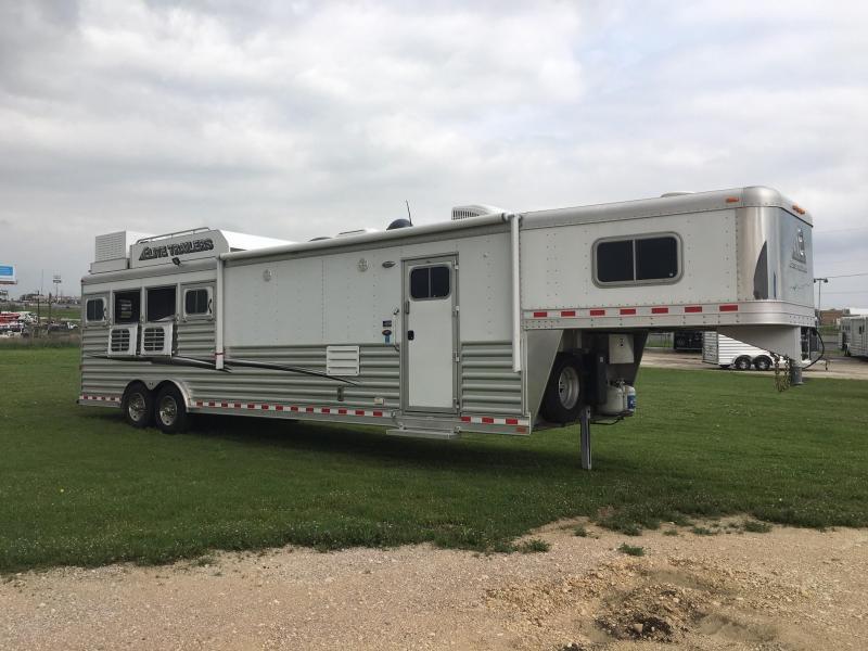 2016 Elite Trailers 4 Horse 13 ft Short Wall Couch and Dinette Horse Trailer 2016 Elite Trailers 4 Horse 13 ft Short Wall Couch and Dinette Horse Trailer