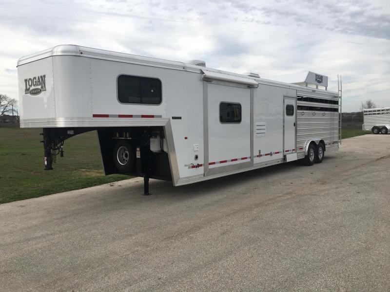 2019 Logan Coach 812 Logan Limited Livestock Trailer 2019 Logan Coach 812 Logan Limited Livestock Trailer