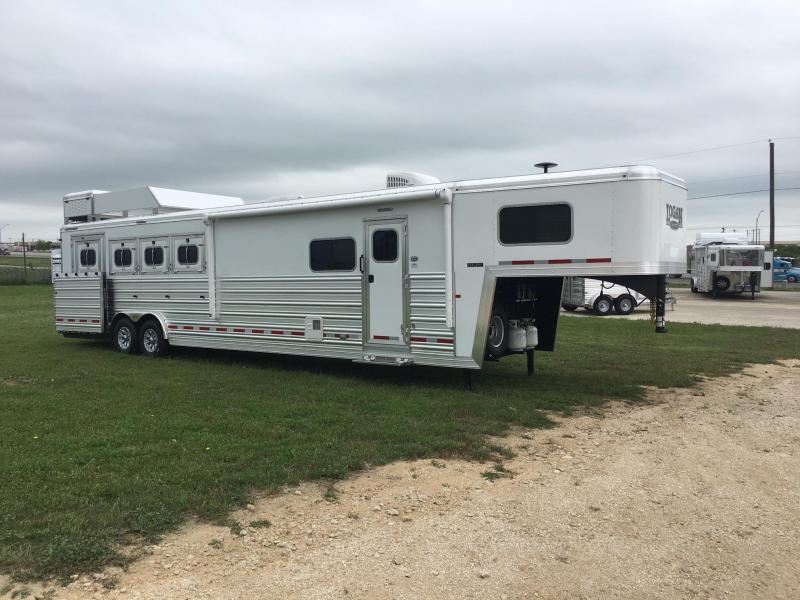 2019 Logan Coach Select 4 Horse 12 ft Short Wall Slide Out & Generator 2019 Logan Coach Select 4 Horse 12 ft Short Wall Slide Out & Generator