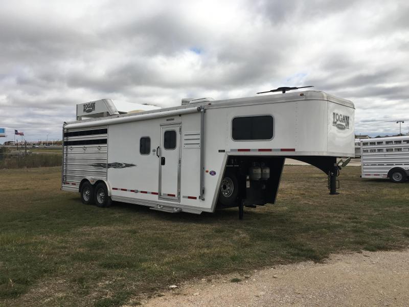 2016 Logan Coach 3 Horse Riot 9 ft Short Wall Horse Trailer 2016 Logan Coach 3 Horse Riot 9 ft Short Wall Horse Trailer