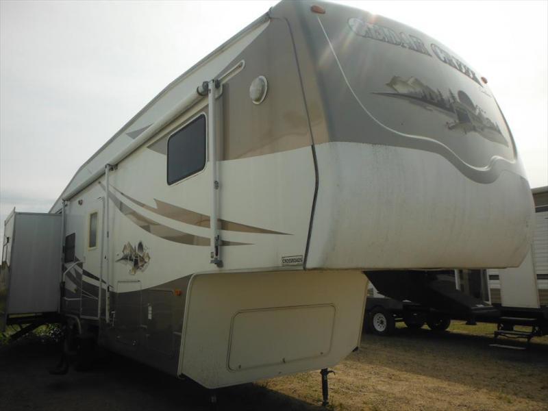 2005 Forest River Cedar Creek 36RLTS 2005 Forest River Cedar Creek 36RLTS