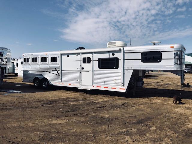 2002 Elite Trailers 8412 Horse Trailer 2002 Elite Trailers 8412 Horse Trailer