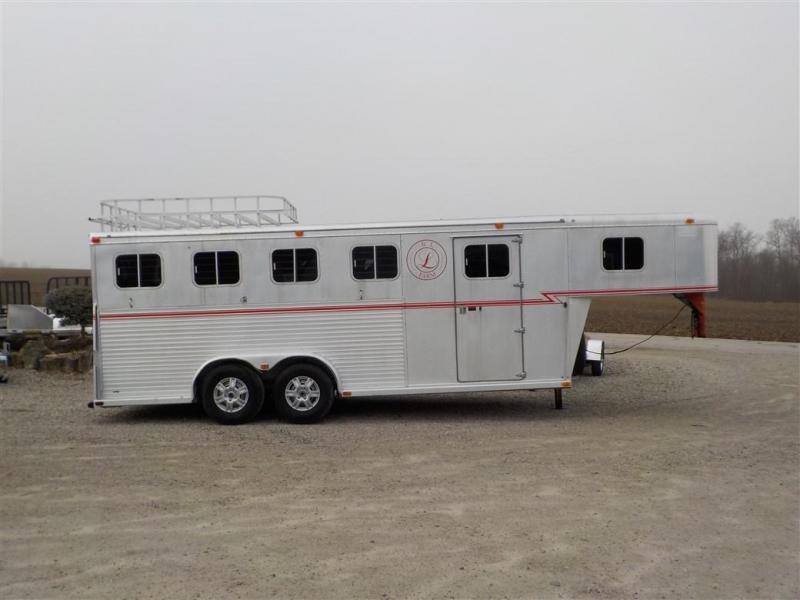 1993 Sooner 4-HORSE SLANT Livestock Trailer 1993 Sooner 4-HORSE SLANT Livestock Trailer