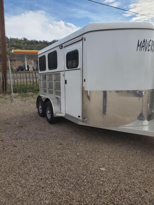 2019 Maverick Deluxe Horse Trailer 2019 Maverick Deluxe Horse Trailer