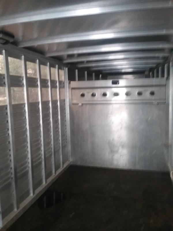 2014 EBY Maverick GN Stock Horse Trailer 2014 EBY Maverick GN Stock Horse Trailer