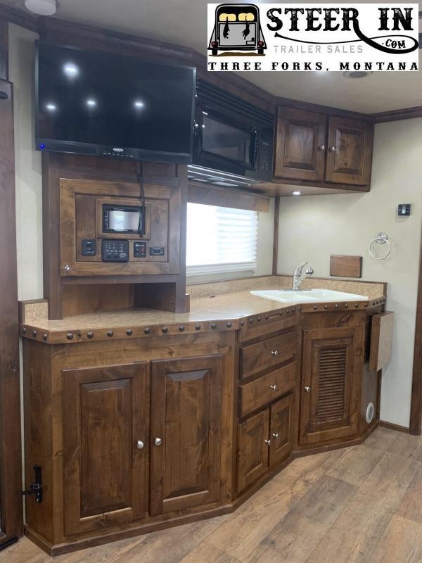 2017 Logan 33' Ultimate Sports Hauler w/LQ 2017 Logan 33' Ultimate Sports Hauler w/LQ