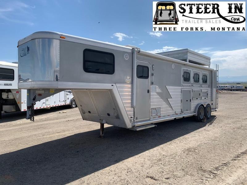 2002 CM 3H Living Quarters Horse Trailer 2002 CM 3H Living Quarters Horse Trailer
