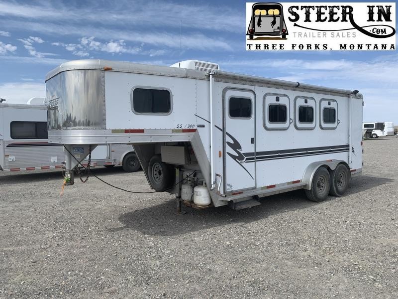 2001 Exiss Trailers 3H LQ Horse Trailer 2001 Exiss Trailers 3H LQ Horse Trailer