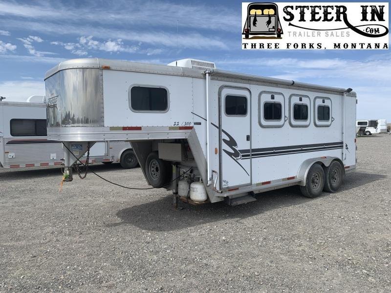 2001 Exiss Trailers 3H LQ Horse Trailer 2001 Exiss Trailers 3H LQ Horse Trailer