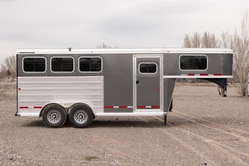 2021 Logan Coach BULLEYE Livestock Trailer 2021 Logan Coach BULLEYE Livestock Trailer