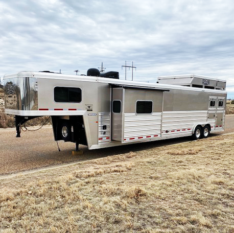 2017 Logan Coach 2 Horse Living Quarters Horse Trailer 2017 Logan Coach 2 Horse Living Quarters Horse Trailer
