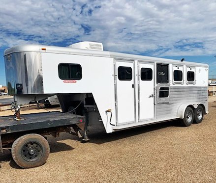 2000 4 Horse Hart Living Quarters Trailer 2000 4 Horse Hart Living Quarters Trailer