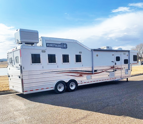 2011 Bloomer 4 Horse Living Quarters Trailer 2011 Bloomer 4 Horse Living Quarters Trailer