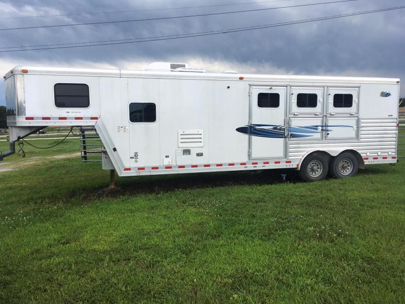2004 Dream Coach Trailers LLC 3 horse Horse Trailer 2004 Dream Coach Trailers LLC 3 horse Horse Trailer