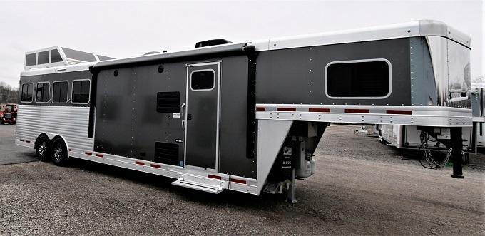 2017 Sierra 8411 Horse Trailer 2017 Sierra 8411 Horse Trailer
