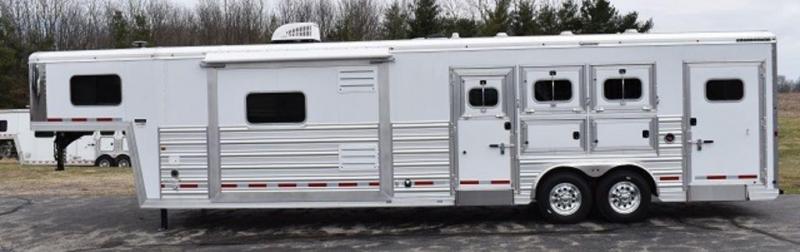 2019 Logan Coach Razor 814 Dual steps w/Platinum Pkg Horse Trailer 2019 Logan Coach Razor 814 Dual steps w/Platinum Pkg Horse Trailer