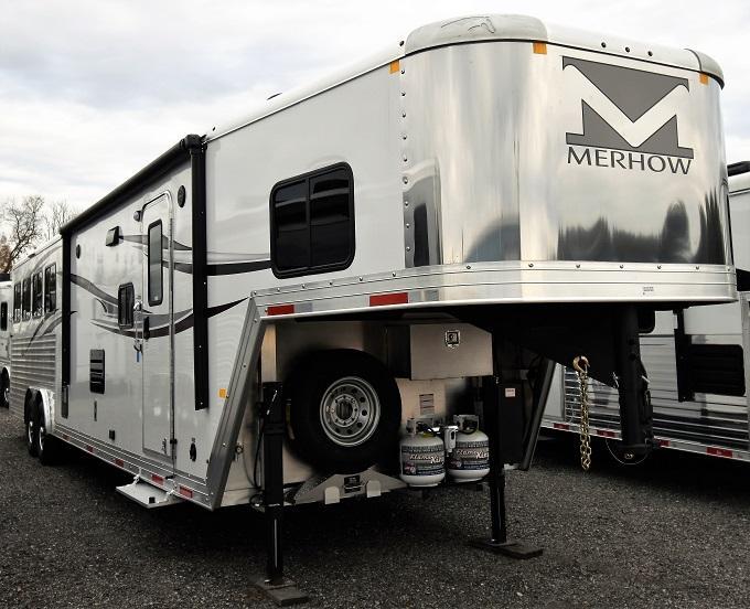 2020 Merhow Trailers 8413.5 Alumastar Riser Wall Sofa Horse Trailer 2020 Merhow Trailers 8413.5 Alumastar Riser Wall Sofa Horse Trailer