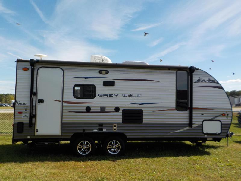 2015 Cherokee Grey Wolf Trailer Toy Hauler RV 2015 Cherokee Grey Wolf Trailer Toy Hauler RV