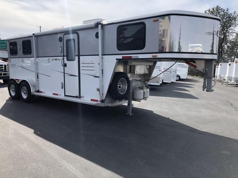 2005 Classic 2-Horse Living Quarters Horse Trailer 2005 Classic 2-Horse Living Quarters Horse Trailer