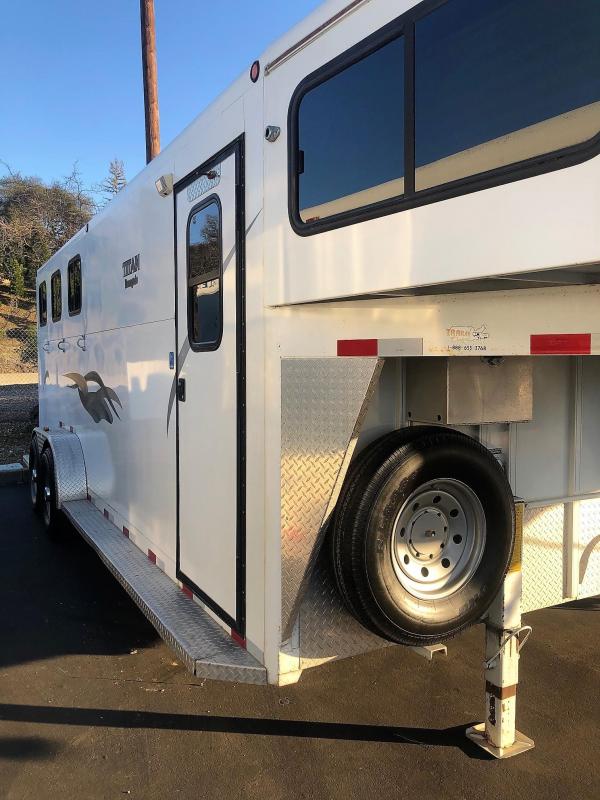 2004 Titan Renegade Model 3-Horse Weekender 7'3" 2004 Titan Renegade Model 3-Horse Weekender 7'3"