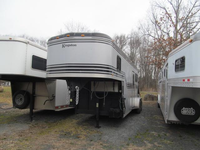 2003 Kingston Trailers Inc. Brunswick Horse Trailer 2003 Kingston Trailers Inc. Brunswick Horse Trailer