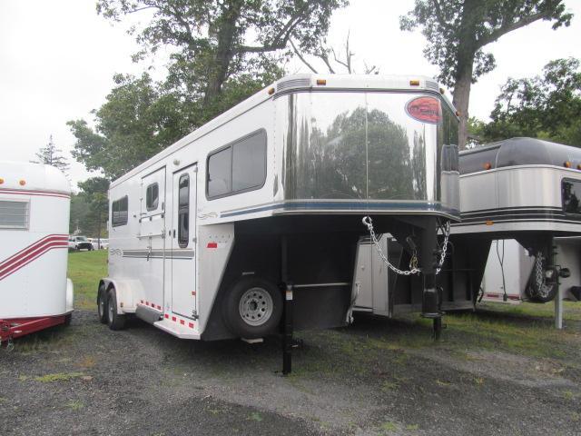 2005 Sundowner Trailers 2H GN W/DR Horse Trailer 2005 Sundowner Trailers 2H GN W/DR Horse Trailer