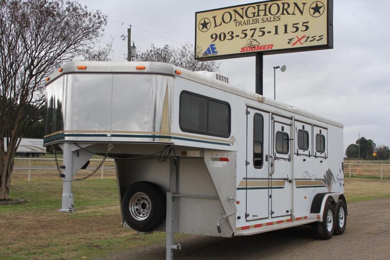 1999 Sundowner 3 Horse Gooseneck with Rear Ramp 1999 Sundowner 3 Horse Gooseneck with Rear Ramp