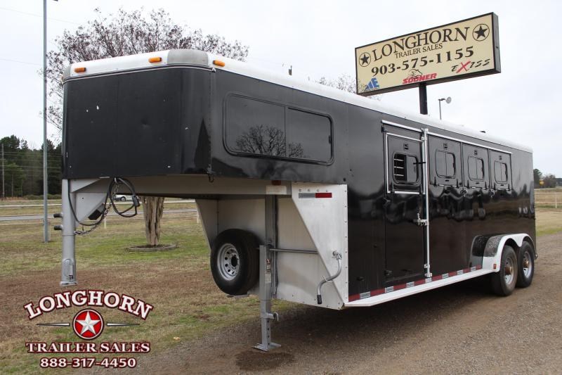2000 Sundowner 4 Horse Gooseneck with Front Tack Room 2000 Sundowner 4 Horse Gooseneck with Front Tack Room