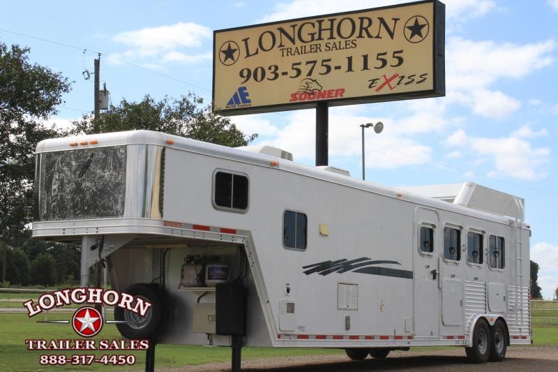 2004 Featherlite 4 Horse 13 Lq w/ Mangers 2004 Featherlite 4 Horse 13 Lq w/ Mangers