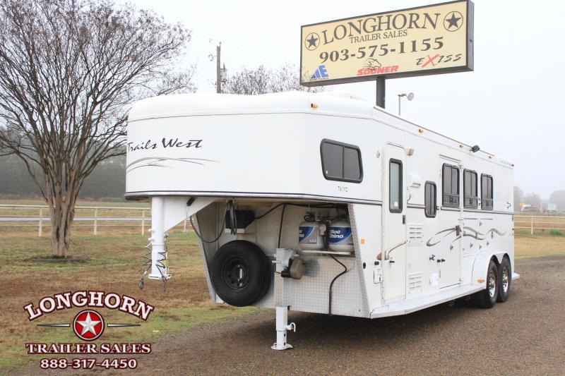 2005 Trails West 3 Horse 7 Ft Living Quarter w/ Mangers 2005 Trails West 3 Horse 7 Ft Living Quarter w/ Mangers