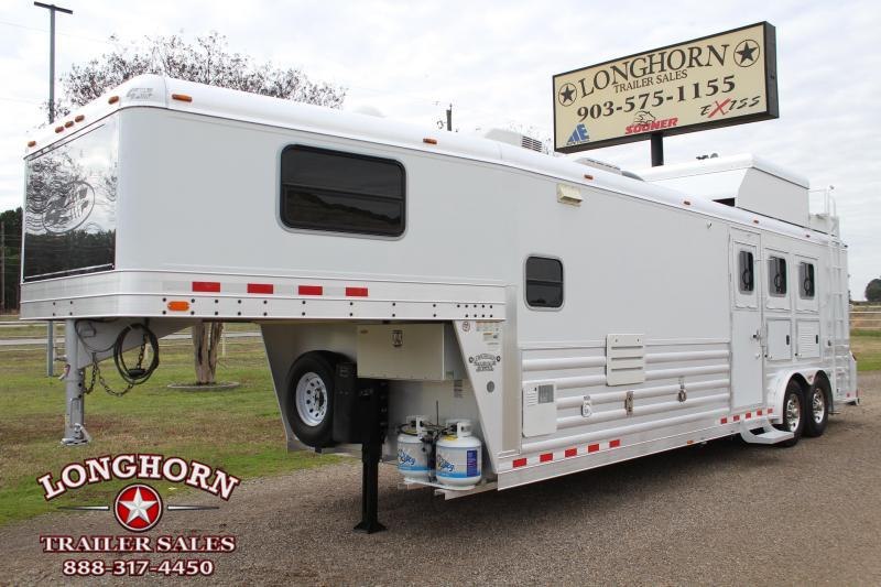 2008 4-Star Trailers 3 Horse 12ft LQ by Outlaw with HayPod Horse Trailer 2008 4-Star Trailers 3 Horse 12ft LQ by Outlaw with HayPod Horse Trailer