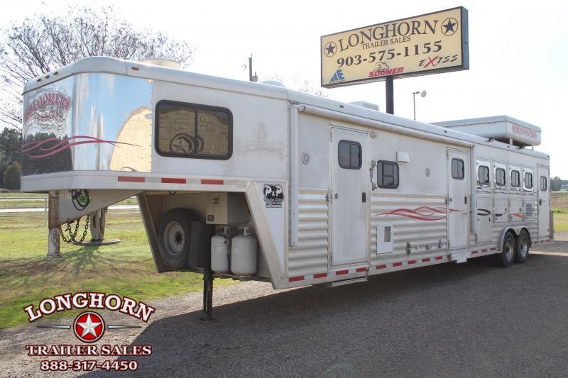 2004 Bloomer 4 Horse 13ft LQ with Midtack and Generator 2004 Bloomer 4 Horse 13ft LQ with Midtack and Generator