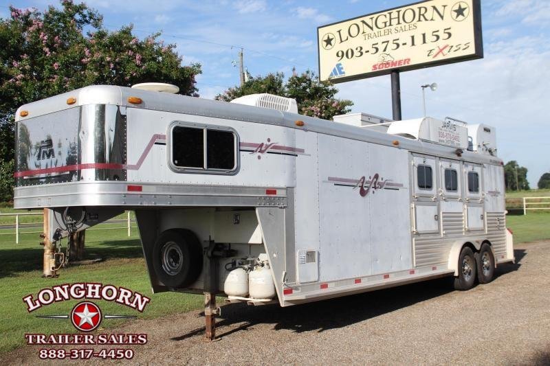 2003 Platinum 3 Horse 9ft Livng Quarter Horse Trailer 2003 Platinum 3 Horse 9ft Livng Quarter Horse Trailer