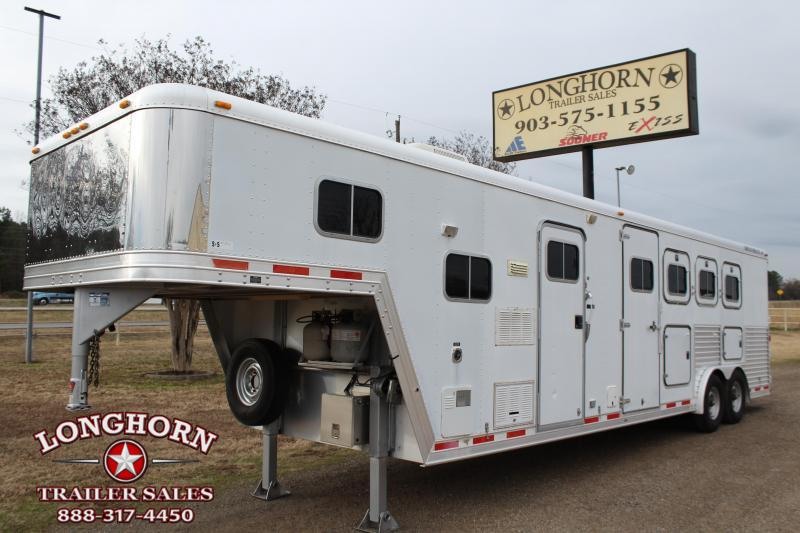 2000 Featherlite 4 Horse 9ft Living Quarter with Mangers Horse Trailer 2000 Featherlite 4 Horse 9ft Living Quarter with Mangers Horse Trailer