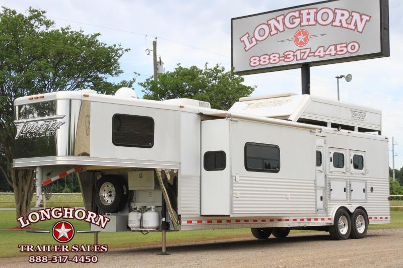 2012 Twister 3 Horse 15ft Living Quarter with Big Slide Out 2012 Twister 3 Horse 15ft Living Quarter with Big Slide Out