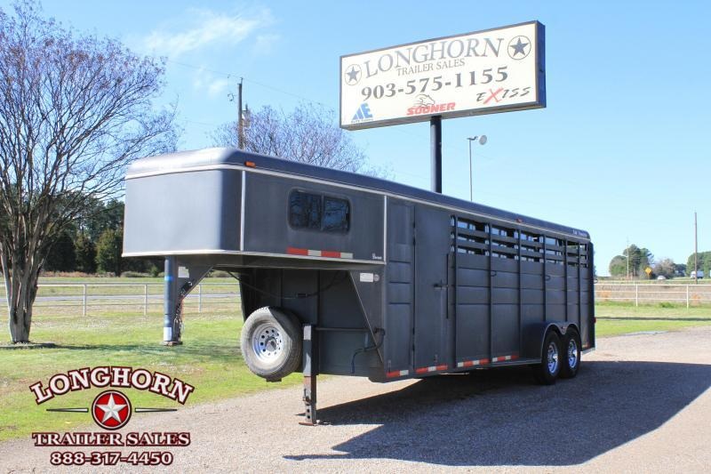 2008 CM 5 Horse Gn / Front Tack Horse Trailer 2008 CM 5 Horse Gn / Front Tack Horse Trailer