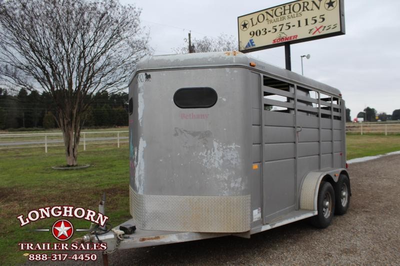 2011 CM 2 Horse Bumper Pull wiht Front Tack Room Horse Trailer 2011 CM 2 Horse Bumper Pull wiht Front Tack Room Horse Trailer