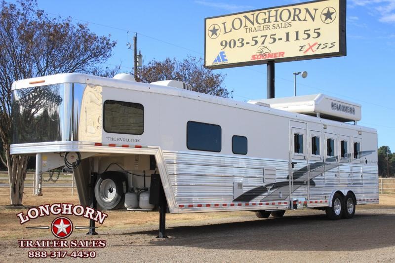 2014 Bloomer 5 Horse 15' Lq w/ Pod and Gen Horse Trailer 2014 Bloomer 5 Horse 15' Lq w/ Pod and Gen Horse Trailer