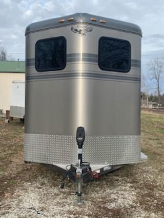 2016 Hawk Classic Elite 2H BP Horse Trailer 2016 Hawk Classic Elite 2H BP Horse Trailer
