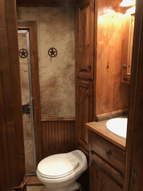 2007 Platinum 3 Horse Living Quarters 2007 Platinum 3 Horse Living Quarters