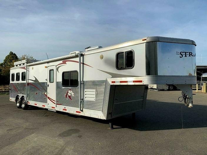 2009 Bison Stratus 8314MM 3 Horse Trailer w/ 14' SW Living Quarters 2009 Bison Stratus 8314MM 3 Horse Trailer w/ 14' SW Living Quarters